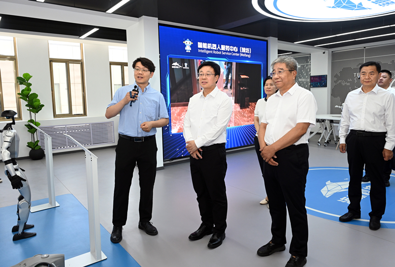 潍坊|市委书记刘运实地考察智能机器人服务中心