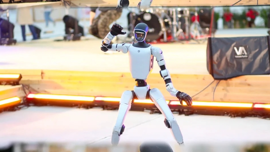 潍坊 | 歌尔集团“家·圆中秋街”活动圆满举办，智能机器人闪耀全场