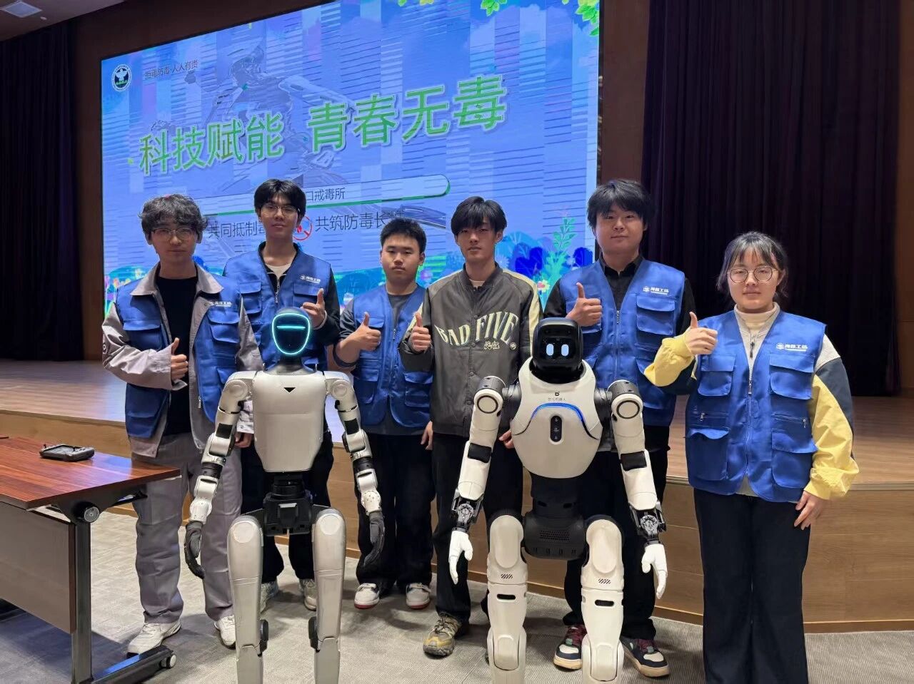 天津 | 机器人“上岗”当禁毒宣传员，这堂普法课不一样