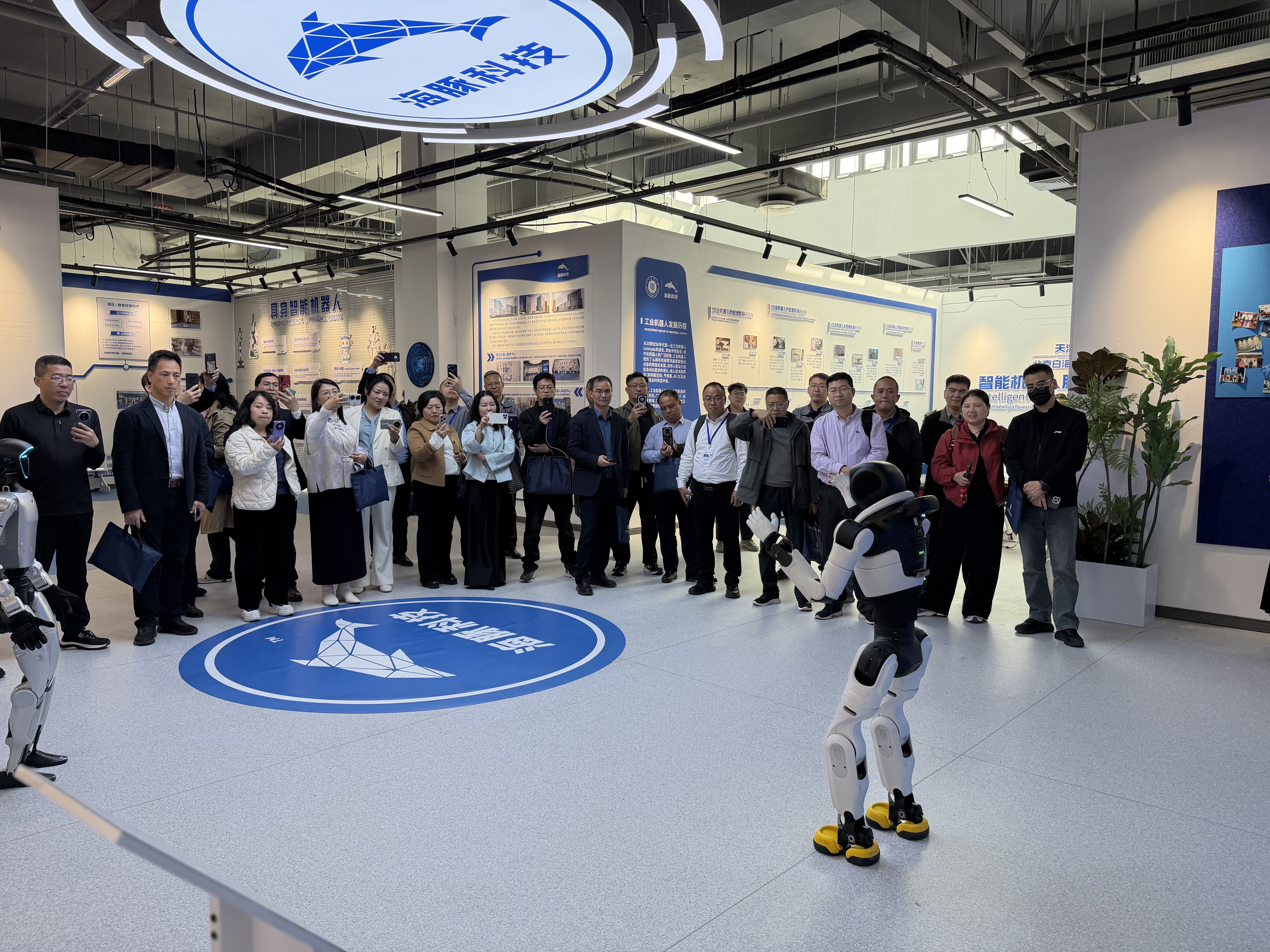 天津 | 2026年福建省职业院校名校长培养工程研修班到智能机器人服务中心（天津）考察交流