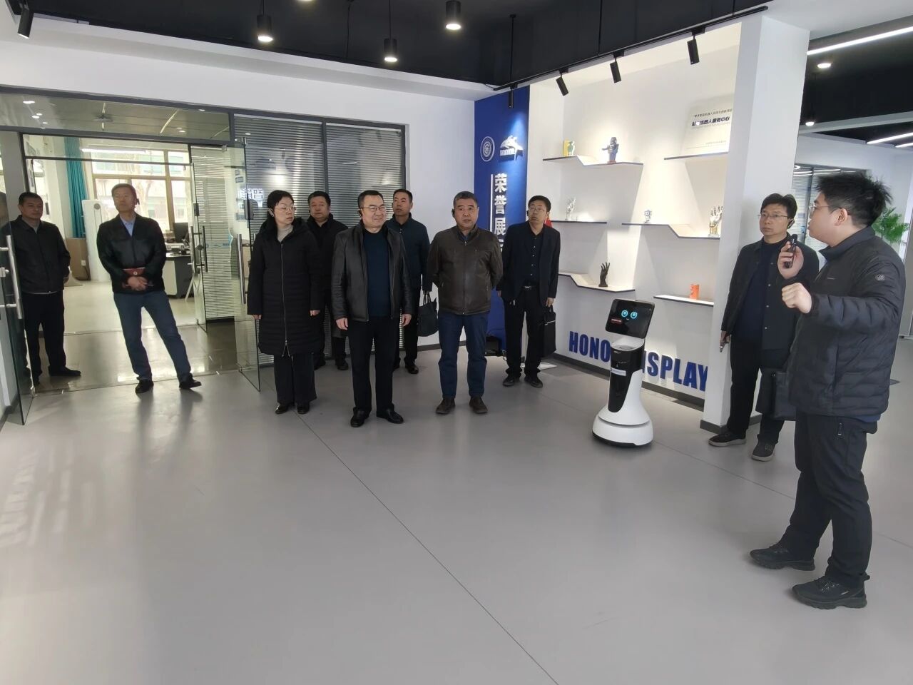 潍坊 | 山东工程技师学院赴智能机器人服务中心（潍坊）开展专项调研交流